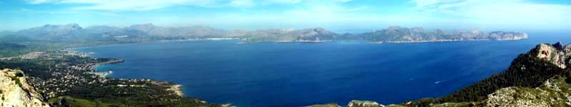 Bah&iacute;a de Pollensa desde la atalaya de la Victoria. Foto: JOs&eacute; Bermejo.