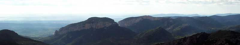 Puig de sa Alcadena y Castell de Alar&oacute;. Foto: Jos&eacute; Bermejo.